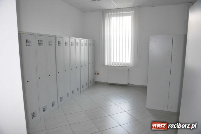 Zdjęcie w galerii na portalu naszraciborz.pl: Komisariat w Kuźni Raciborskiej jak spod igły wiadomości z regionu