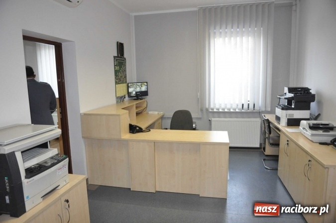 Zdjęcie w galerii na portalu naszraciborz.pl: Komisariat w Kuźni Raciborskiej jak spod igły wiadomości z regionu
