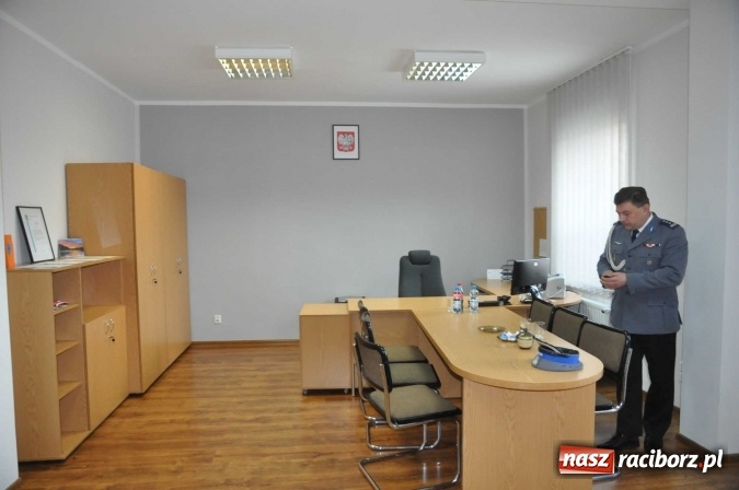 Zdjęcie w galerii na portalu naszraciborz.pl: Komisariat w Kuźni Raciborskiej jak spod igły wiadomości z regionu