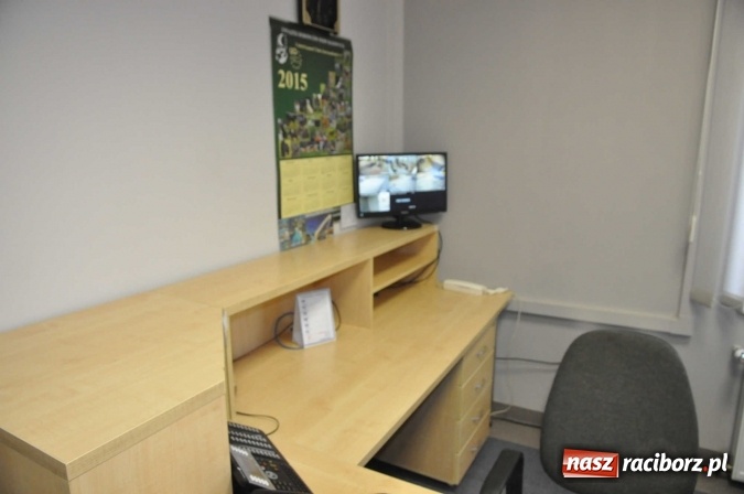 Zdjęcie w galerii na portalu naszraciborz.pl: Komisariat w Kuźni Raciborskiej jak spod igły wiadomości z regionu