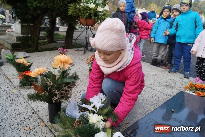 Zdjęcie w galerii na portalu naszraciborz.pl: Uczniowie z Górek Śl. pamiętają o ofiarach marszu śmierci  wiadomości z regionu