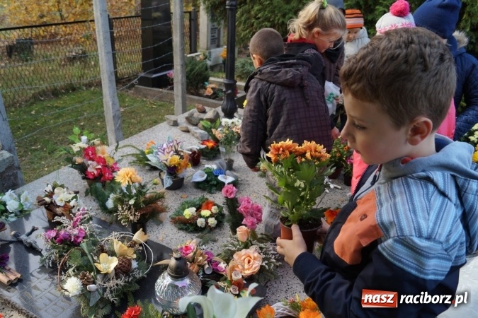 Zdjęcie w galerii na portalu naszraciborz.pl: Uczniowie z Górek Śl. pamiętają o ofiarach marszu śmierci  wiadomości z regionu