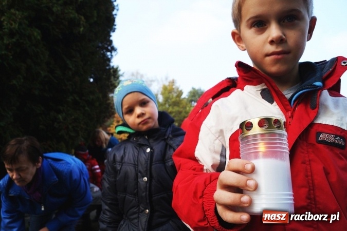 Zdjęcie w galerii na portalu naszraciborz.pl: Uczniowie z Górek Śl. pamiętają o ofiarach marszu śmierci  wiadomości z regionu