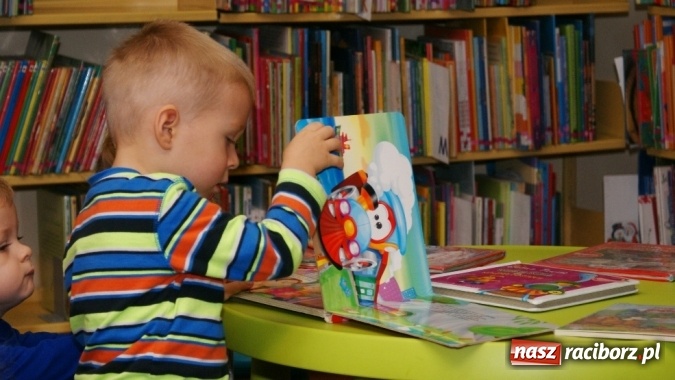 Zdjęcie w galerii na portalu naszraciborz.pl: Wierszykarnia w raciborskiej bibliotece wiadomości z regionu