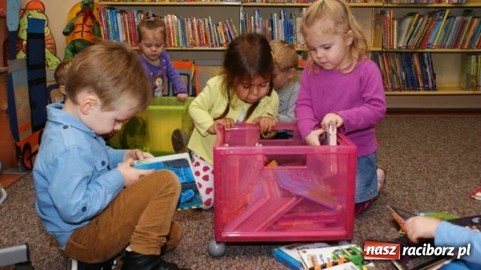 Zdjęcie w galerii na portalu naszraciborz.pl: Wierszykarnia w raciborskiej bibliotece wiadomości z regionu