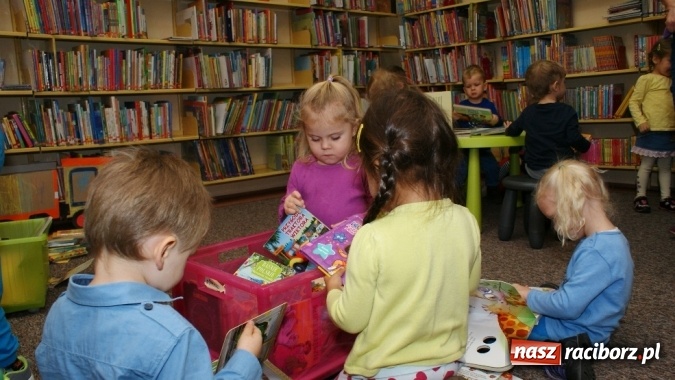 Zdjęcie w galerii na portalu naszraciborz.pl: Wierszykarnia w raciborskiej bibliotece wiadomości z regionu