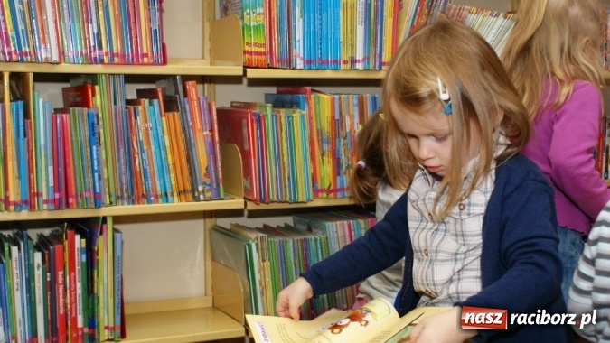Zdjęcie w galerii na portalu naszraciborz.pl: Wierszykarnia w raciborskiej bibliotece wiadomości z regionu