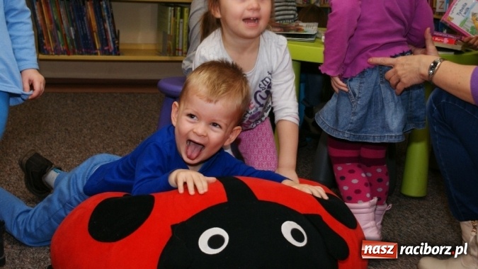 Zdjęcie w galerii na portalu naszraciborz.pl: Wierszykarnia w raciborskiej bibliotece wiadomości z regionu