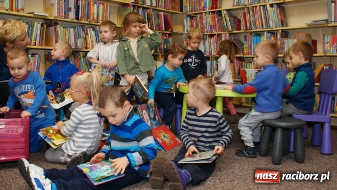 Zdjęcie w galerii na portalu naszraciborz.pl: Wierszykarnia w raciborskiej bibliotece wiadomości z regionu