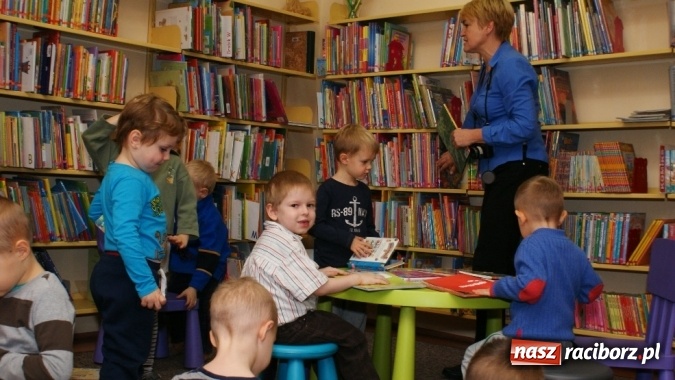 Zdjęcie w galerii na portalu naszraciborz.pl: Wierszykarnia w raciborskiej bibliotece wiadomości z regionu