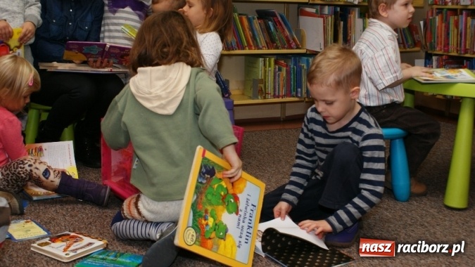 Zdjęcie w galerii na portalu naszraciborz.pl: Wierszykarnia w raciborskiej bibliotece wiadomości z regionu