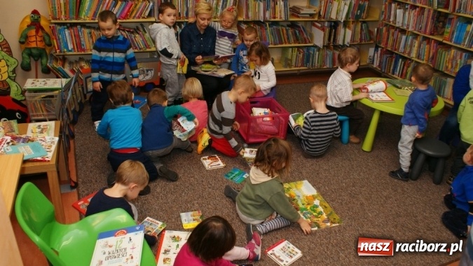 Zdjęcie w galerii na portalu naszraciborz.pl: Wierszykarnia w raciborskiej bibliotece wiadomości z regionu
