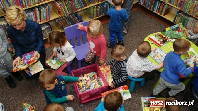 Zdjęcie w galerii na portalu naszraciborz.pl: Wierszykarnia w raciborskiej bibliotece wiadomości z regionu