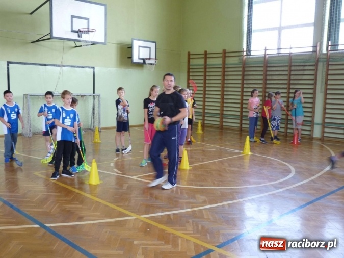 Zdjęcie w galerii na portalu naszraciborz.pl: Floorball Tiger-Magdeburg w Tworkowie  wiadomości z regionu