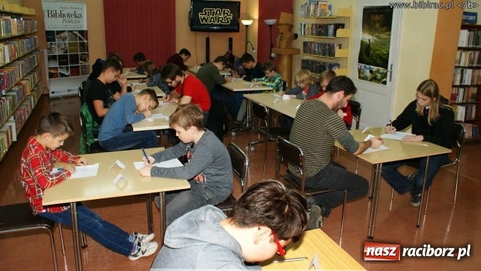 Zdjęcie w galerii na portalu naszraciborz.pl: Biblioteka kontratakuje! Gwiezdne Wojny w książnicy wiadomości z regionu