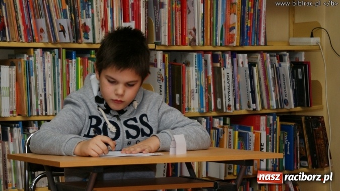Zdjęcie w galerii na portalu naszraciborz.pl: Biblioteka kontratakuje! Gwiezdne Wojny w książnicy wiadomości z regionu