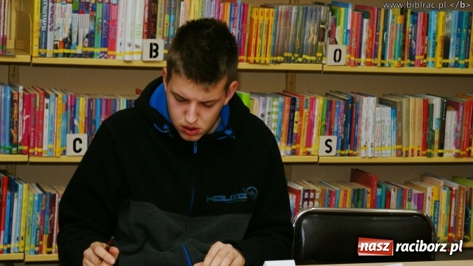 Zdjęcie w galerii na portalu naszraciborz.pl: Biblioteka kontratakuje! Gwiezdne Wojny w książnicy wiadomości z regionu