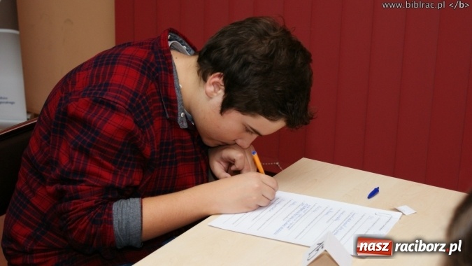 Zdjęcie w galerii na portalu naszraciborz.pl: Biblioteka kontratakuje! Gwiezdne Wojny w książnicy wiadomości z regionu