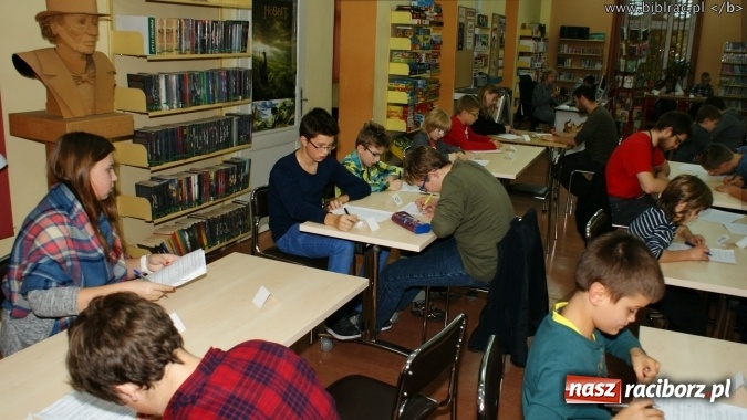 Zdjęcie w galerii na portalu naszraciborz.pl: Biblioteka kontratakuje! Gwiezdne Wojny w książnicy wiadomości z regionu