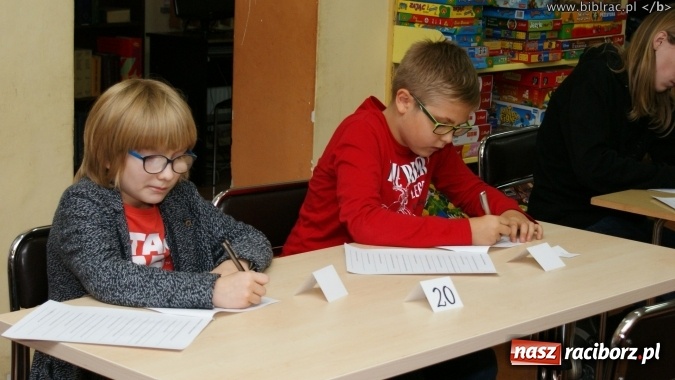 Zdjęcie w galerii na portalu naszraciborz.pl: Biblioteka kontratakuje! Gwiezdne Wojny w książnicy wiadomości z regionu
