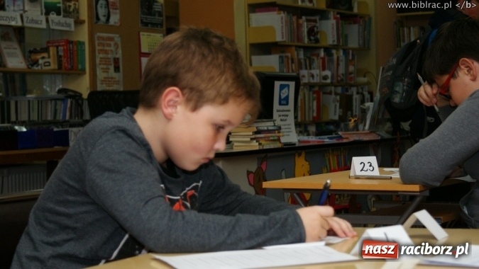 Zdjęcie w galerii na portalu naszraciborz.pl: Biblioteka kontratakuje! Gwiezdne Wojny w książnicy wiadomości z regionu