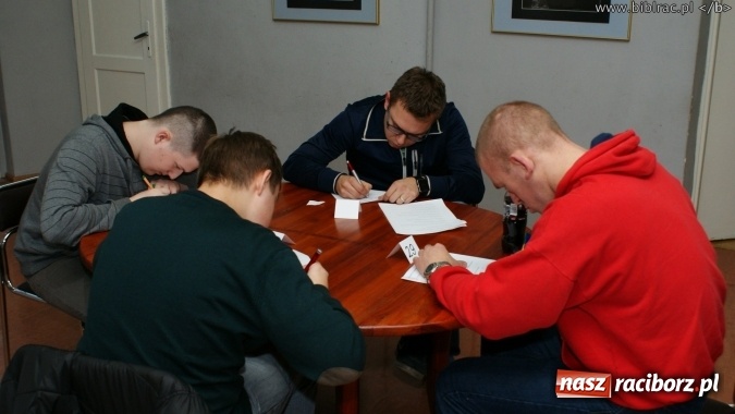 Zdjęcie w galerii na portalu naszraciborz.pl: Biblioteka kontratakuje! Gwiezdne Wojny w książnicy wiadomości z regionu