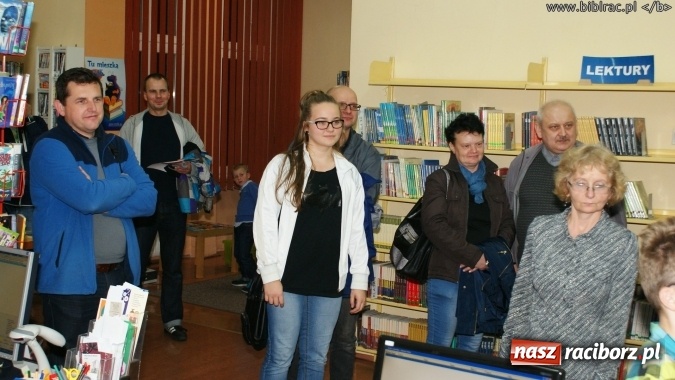 Zdjęcie w galerii na portalu naszraciborz.pl: Biblioteka kontratakuje! Gwiezdne Wojny w książnicy wiadomości z regionu