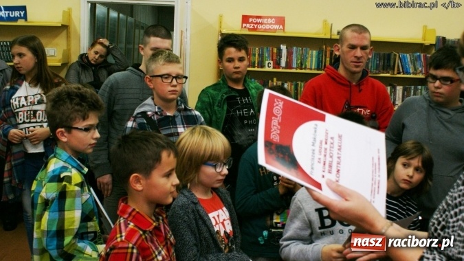 Zdjęcie w galerii na portalu naszraciborz.pl: Biblioteka kontratakuje! Gwiezdne Wojny w książnicy wiadomości z regionu