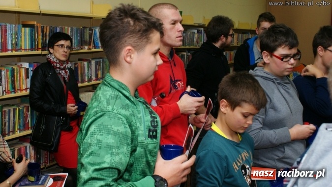 Zdjęcie w galerii na portalu naszraciborz.pl: Biblioteka kontratakuje! Gwiezdne Wojny w książnicy wiadomości z regionu
