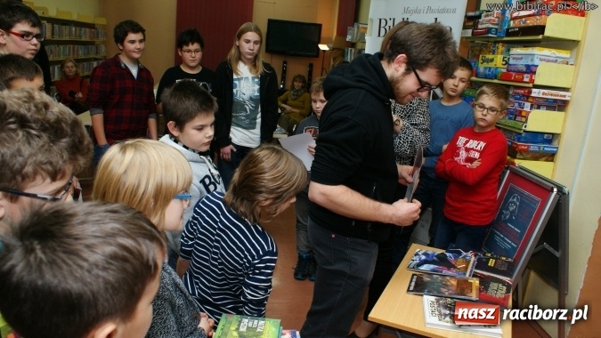 Zdjęcie w galerii na portalu naszraciborz.pl: Biblioteka kontratakuje! Gwiezdne Wojny w książnicy wiadomości z regionu