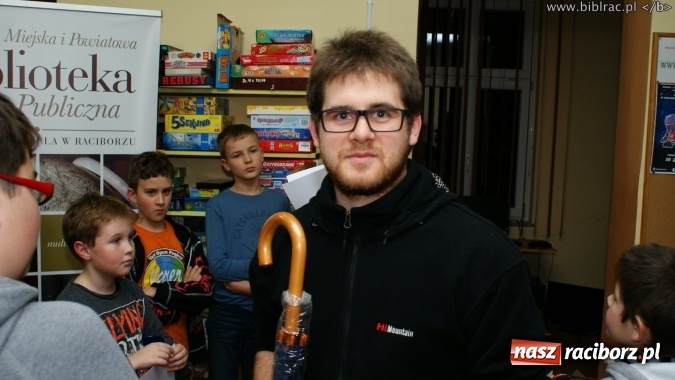Zdjęcie w galerii na portalu naszraciborz.pl: Biblioteka kontratakuje! Gwiezdne Wojny w książnicy wiadomości z regionu