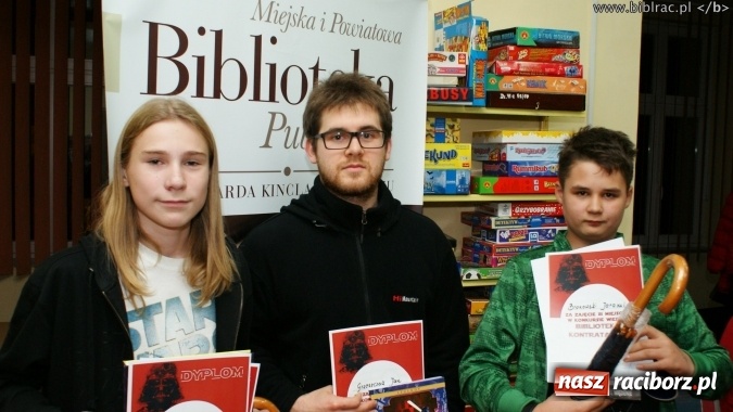 Zdjęcie w galerii na portalu naszraciborz.pl: Biblioteka kontratakuje! Gwiezdne Wojny w książnicy wiadomości z regionu