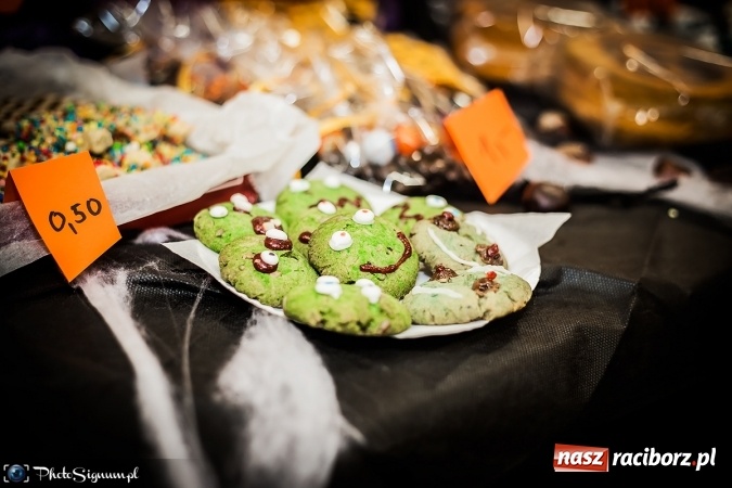 Zdjęcie w galerii na portalu naszraciborz.pl: Halloweenowy Bal Charytatywny z wielką pompą w SP 15 wiadomości z regionu