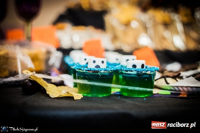 Zdjęcie w galerii na portalu naszraciborz.pl: Halloweenowy Bal Charytatywny z wielką pompą w SP 15 wiadomości z regionu