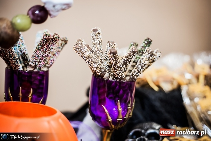 Zdjęcie w galerii na portalu naszraciborz.pl: Halloweenowy Bal Charytatywny z wielką pompą w SP 15 wiadomości z regionu