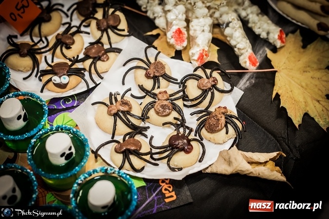 Zdjęcie w galerii na portalu naszraciborz.pl: Halloweenowy Bal Charytatywny z wielką pompą w SP 15 wiadomości z regionu
