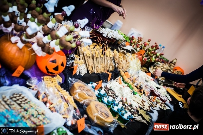 Zdjęcie w galerii na portalu naszraciborz.pl: Halloweenowy Bal Charytatywny z wielką pompą w SP 15 wiadomości z regionu