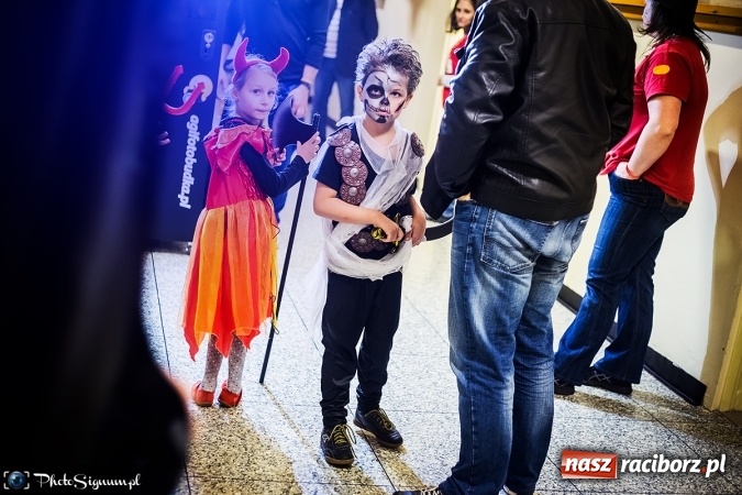 Zdjęcie w galerii na portalu naszraciborz.pl: Halloweenowy Bal Charytatywny z wielką pompą w SP 15 wiadomości z regionu