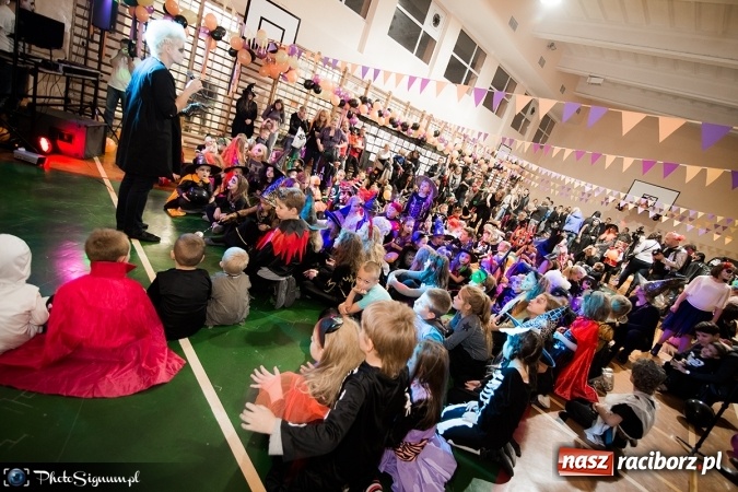 Zdjęcie w galerii na portalu naszraciborz.pl: Halloweenowy Bal Charytatywny z wielką pompą w SP 15 wiadomości z regionu