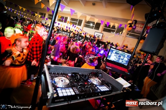 Zdjęcie w galerii na portalu naszraciborz.pl: Halloweenowy Bal Charytatywny z wielką pompą w SP 15 wiadomości z regionu