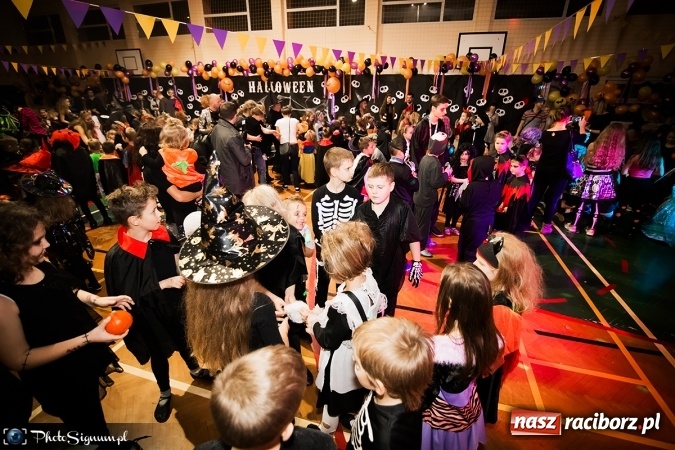 Zdjęcie w galerii na portalu naszraciborz.pl: Halloweenowy Bal Charytatywny z wielką pompą w SP 15 wiadomości z regionu