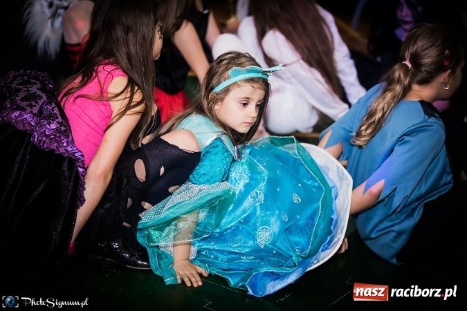 Zdjęcie w galerii na portalu naszraciborz.pl: Halloweenowy Bal Charytatywny z wielką pompą w SP 15 wiadomości z regionu