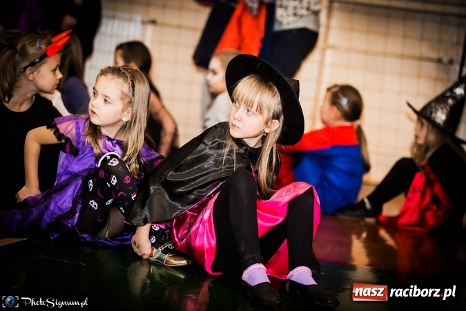 Zdjęcie w galerii na portalu naszraciborz.pl: Halloweenowy Bal Charytatywny z wielką pompą w SP 15 wiadomości z regionu