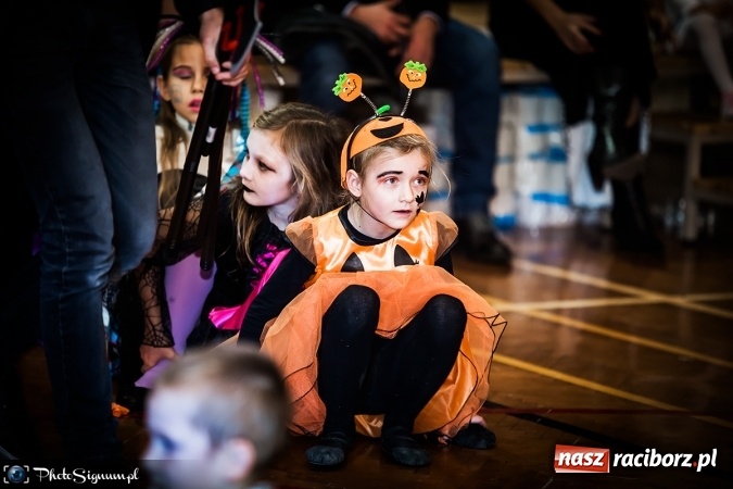 Zdjęcie w galerii na portalu naszraciborz.pl: Halloweenowy Bal Charytatywny z wielką pompą w SP 15 wiadomości z regionu