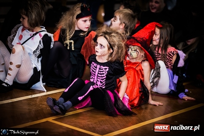 Zdjęcie w galerii na portalu naszraciborz.pl: Halloweenowy Bal Charytatywny z wielką pompą w SP 15 wiadomości z regionu