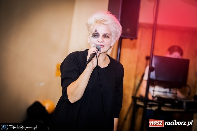 Zdjęcie w galerii na portalu naszraciborz.pl: Halloweenowy Bal Charytatywny z wielką pompą w SP 15 wiadomości z regionu