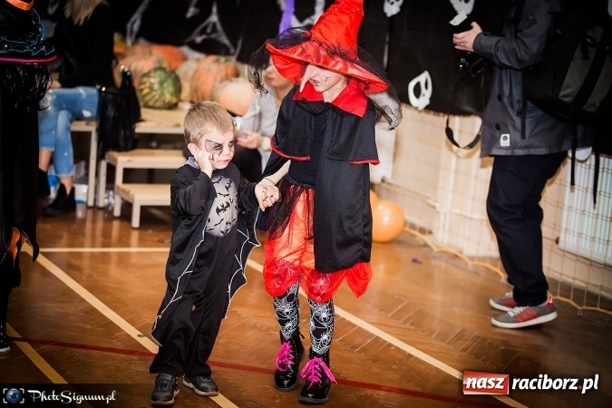 Zdjęcie w galerii na portalu naszraciborz.pl: Halloweenowy Bal Charytatywny z wielką pompą w SP 15 wiadomości z regionu