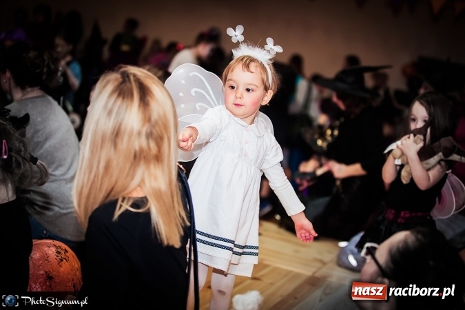 Zdjęcie w galerii na portalu naszraciborz.pl: Halloweenowy Bal Charytatywny z wielką pompą w SP 15 wiadomości z regionu
