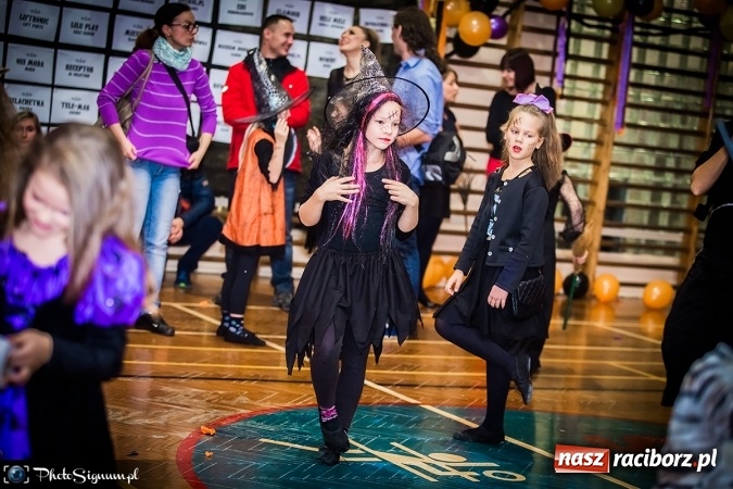 Zdjęcie w galerii na portalu naszraciborz.pl: Halloweenowy Bal Charytatywny z wielką pompą w SP 15 wiadomości z regionu