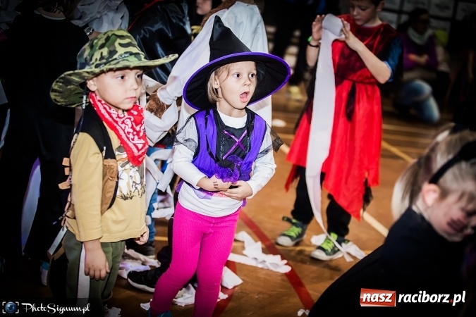 Zdjęcie w galerii na portalu naszraciborz.pl: Halloweenowy Bal Charytatywny z wielką pompą w SP 15 wiadomości z regionu